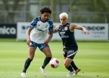 Fagner foi titular do Corinthians no primeiro tempo do jogo-treino