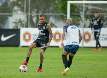 Luan foi referncia do ataque do Corinthians no segundo tempo