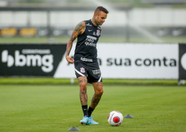 Luan em treino do Corinthians nesta segunda-feira