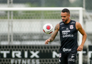 Renato Augusto em treino do Corinthians nesta segunda-feira