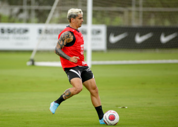 Fagner em treino do Corinthians nesta sexta-feira