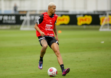 Jo�o Victor em treino do Corinthians nesta sexta-feira