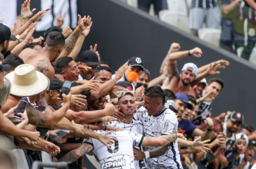 R�ger Guedes, Gustavo Silva e Paulinho no jogo entre Corinthians e Red Bull Bragantino deste domingo