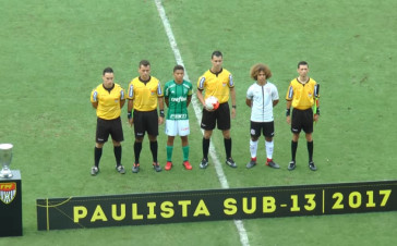 Biro,  direita, minutos antes da final do Paulista Sub-13 de 2017