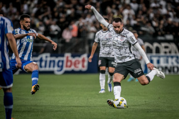 Renato Augusto durante o jogo entre Corinthians e Ava�