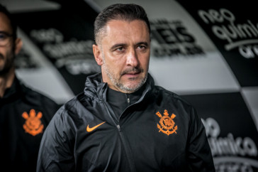 V�tor Pereira durante a vit�ria do Corinthians contra o Ava�