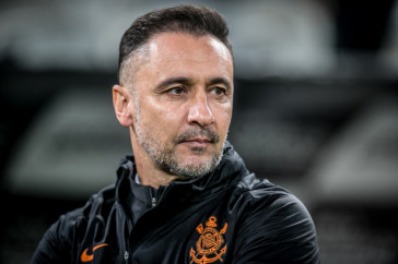 V�tor Pereira durante o jogo entre Corinthians e Ava�