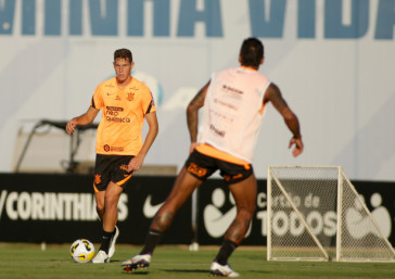 Alem�o e Paulinho durante treino do Corinthians
