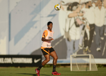 Gil retornou aos treinos do Corinthians ap�s quadro de gripe