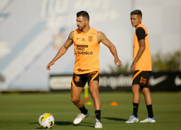 Giuliano durante treino do Corinthians