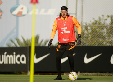 Goleiro C�ssio durante treino do Corinthians