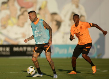 Luan e J� durante treino do Corinthians