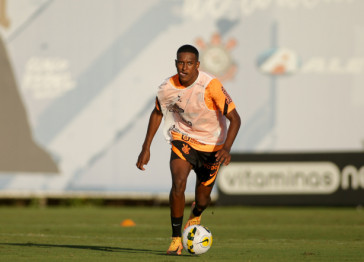 Robert Renan durante treino do Corinthians