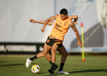 Roni durante treino do Corinthians