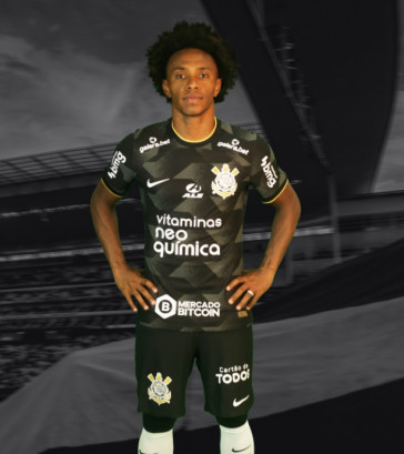 Novo uniforme do Corinthians foi confirmado pelo clube neste domingo
