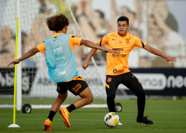 Biro e Roni durante treino do Corinthians