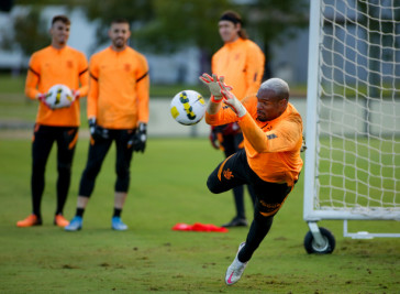 Carlos Miguuel durante treino do Corinthians