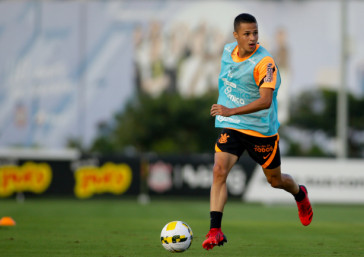 Matheus Ara�jo durante treino do Corinthians