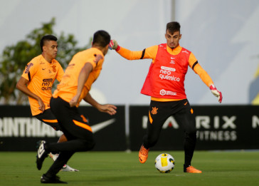 Matheus Donelli durante treino do Corinthians