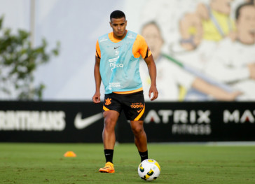 Murillo durante treino do Corinthians
