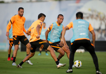 Renato Augusto, Cantillo e Giovane durante treino do Corinthians