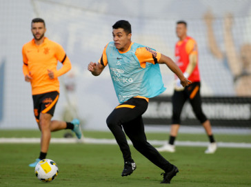 Roni durante treino do Corinthians