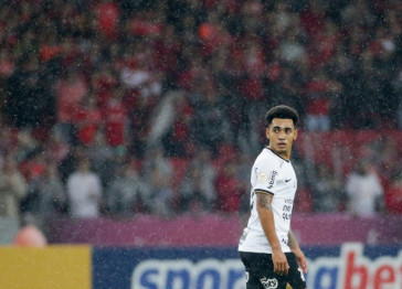 Du Queiroz no empate em 2 a 2 com o Internacional