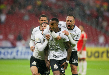 Maycon, Raul Gustavo e Mantuan no empate em 2 a 2 com o Internacional