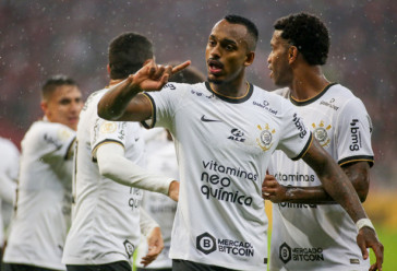 Raul Gustavo comemorando gol