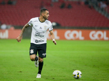 Renato Augusto contra o Internacional