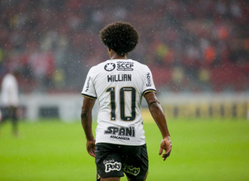 Willian durante jogo contra o Internacional