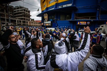 Torcida do Corinthians em frente � Bombonera horas antes de duelo contra o Boca Juniors