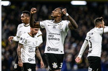 Raul Gustavo comemora o gol do Corinthians contra o Boca Juniors