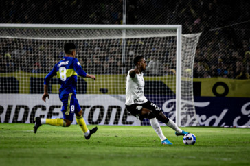Raul Gustavo durante o jogo entre Boca Juniors e Corinthians na Bombonera