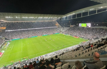 Visão para o campo de uma das cadeiras do setor Oeste Superior
