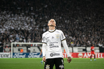 R�ger Guedes no duelo entre Corinthians e Always Ready