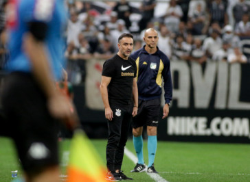 Vitor Pereira no comando de sua equipe