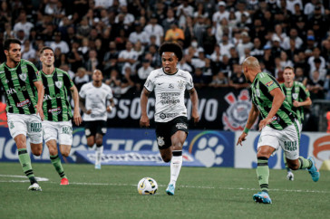 Willian durante o jogo contra o Am�rica Mineiro