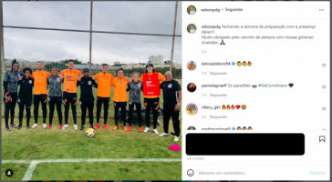 Goleiros do Corinthians visitaram as goleiras durante treino pré-Dérbi