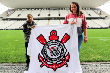 Luis Henrique e Dbora foram presenteados pelo Corinthians nesta sexta-feira