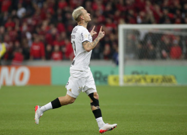 R�ger Guedes na partida do Corinthians contra o Athletico, na Arena da Baixada