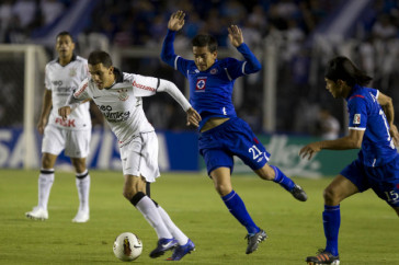 Corinthians encarou o Cruz Azul no Mxico. Na ocasio, o alvinegro empatou por 0 a 0