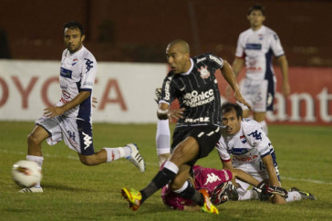 Corinthians venceu o Nacional-PAR fora de casa por 3 a 1