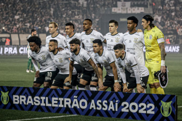 Tim�o perfilado antes de duelo contra o Coritiba