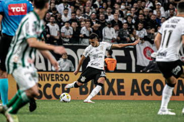 Cantillo em campo contra o Coritiba