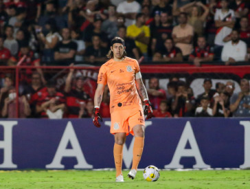 C�ssio durante partida contra o Atl�tico-GO
