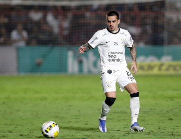 Fagner foi titular na partida contra o Atl�tico-GO