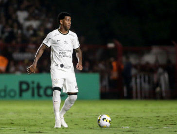 Gil foi titular na partida contra o Atl�tico-GO