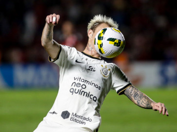 R�ger Guedes foi titular contra o Atl�tico-GO