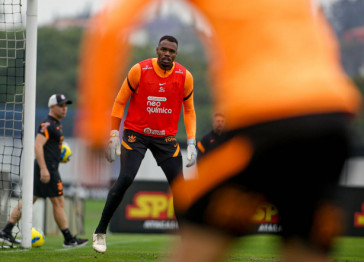 Carlos Miguel durante treino do Corinthians